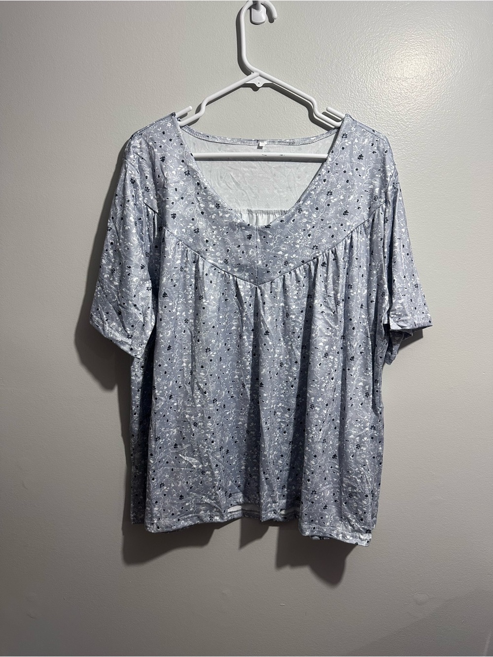 Light Blue Floral V-Neck Short Sleeve Top Size 4XL (1496)